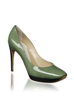 Patent Bicolor Platform Pump
Style XEDE27\XAB88
100% Calf Leather
Pointed toe with upturn
Two-tone patent with contrast color on platform and heel
4